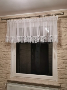 Firana z  gipiurą  szer. 10-15 cm wysokość do 90 cm 